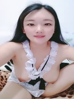 比较有味道的哺乳期少妇，全程露脸大秀直播跟狼友发骚，情趣漏奶装道具自慰逼逼，跟狼友互动挤奶水给狼友喝第02集}