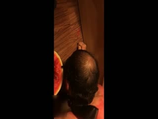 国产剧情调教系列第15部B毛性感的女主大尺度调教舔逼吃西瓜第04集}